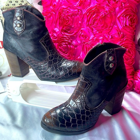 LEONARDO shoes, Women's ankle boot with medium‎ heel in anaconda skin, size 9 US - Picture 1 of 11